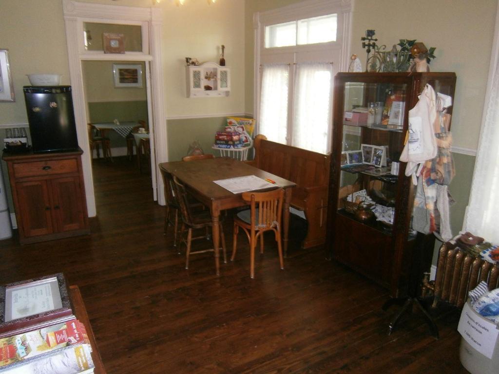 吉特拉特浦昂斯酒店 Charette 外观 照片